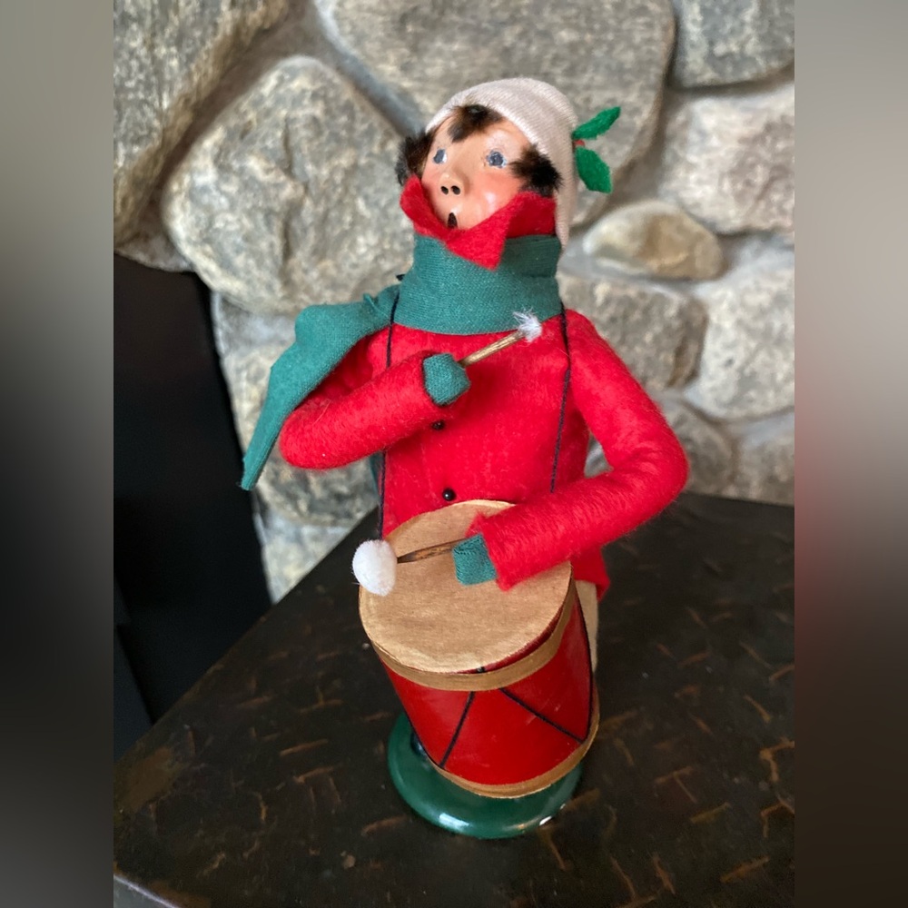 Byers’ Choice
The Carolers
Drummer Boy
1990